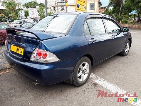 2004' Mitsubishi Lancer photo #4