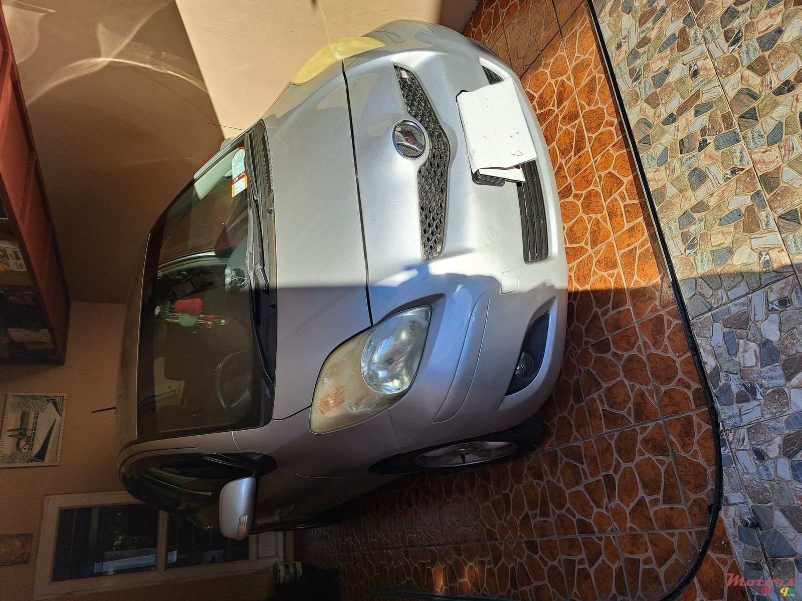 2008' Toyota Vitz photo #1