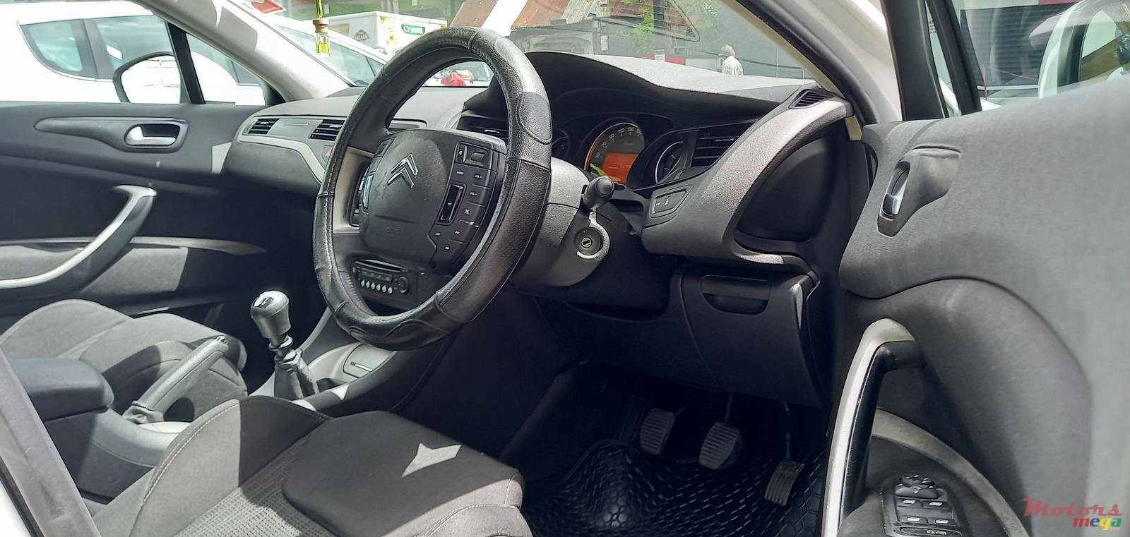 2012' Citroen C5 photo #5