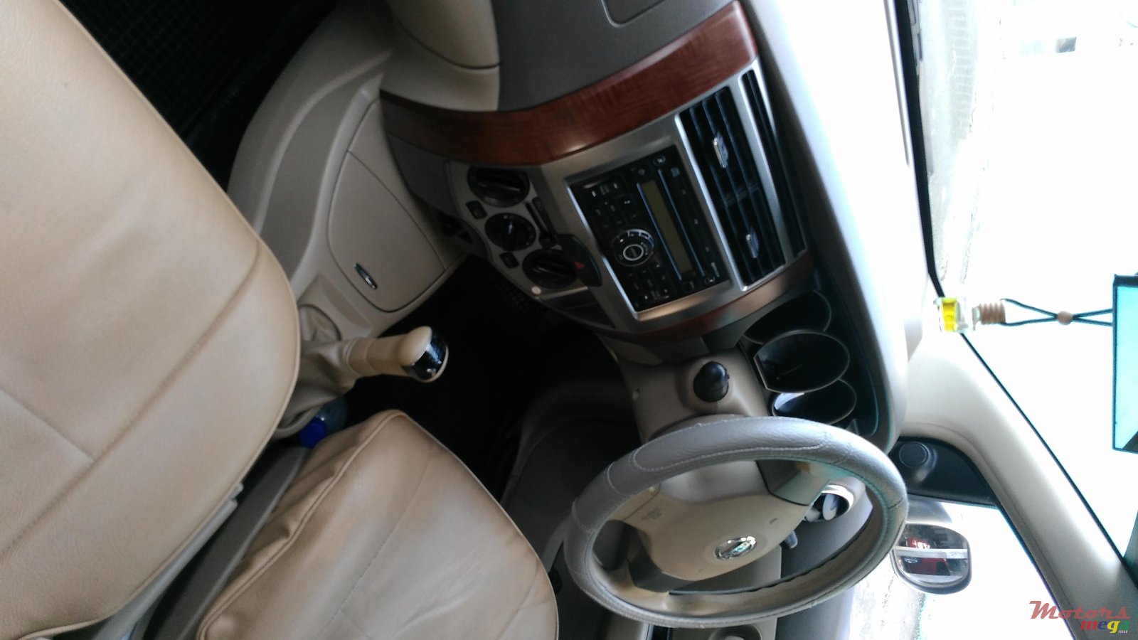 2009' Nissan Livina photo #2