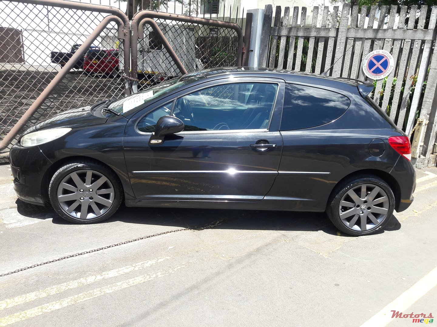 2012' Peugeot 207 GTI photo #1