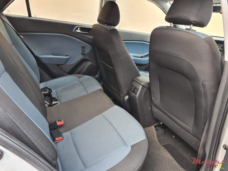 2017' Hyundai i20 Cross automatic photo #7