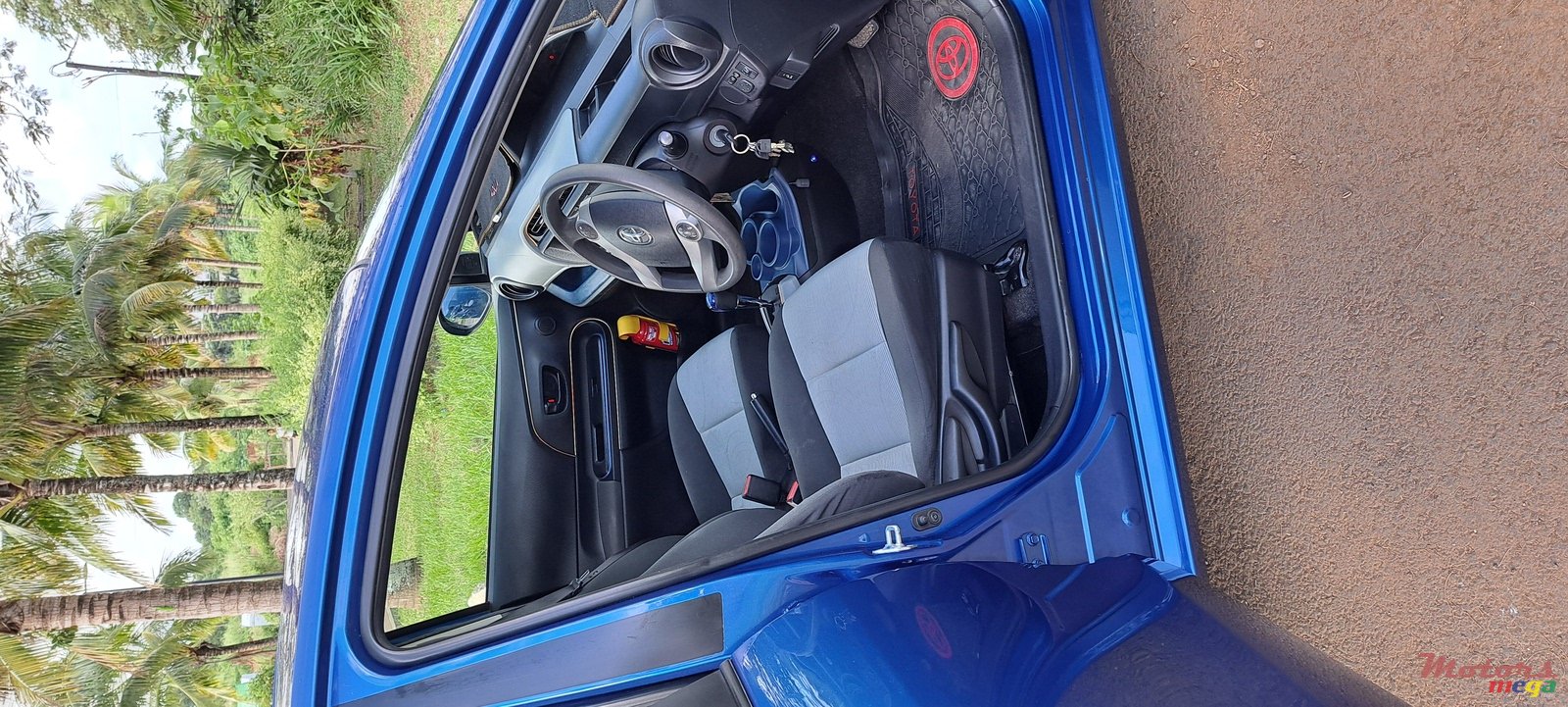 2013' Toyota Aqua photo #5