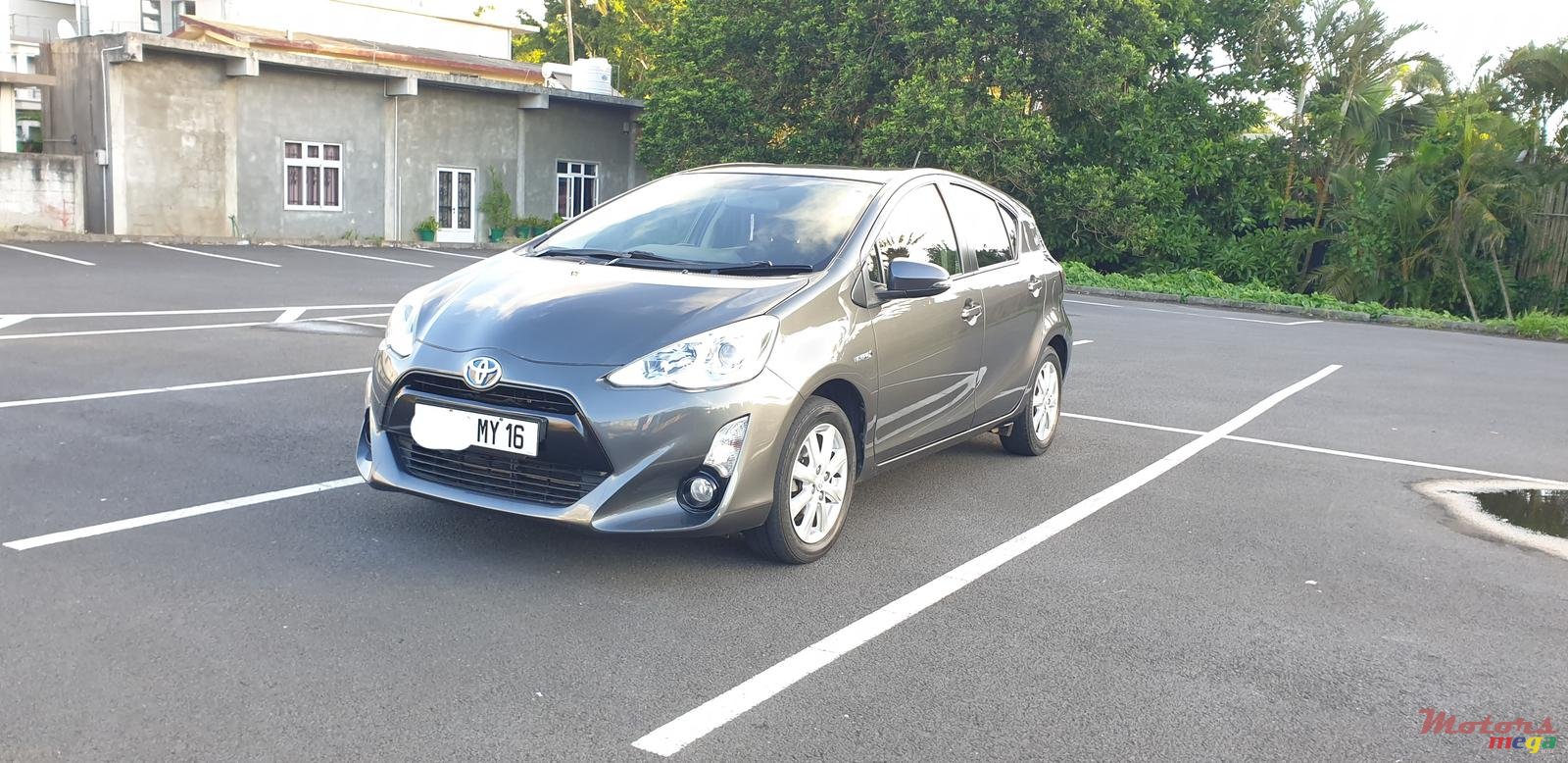 2016' Toyota Aqua photo #2