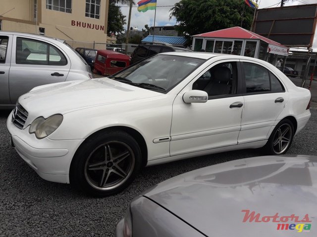 2002' Mercedes-Benz C-Class C 180 photo #3