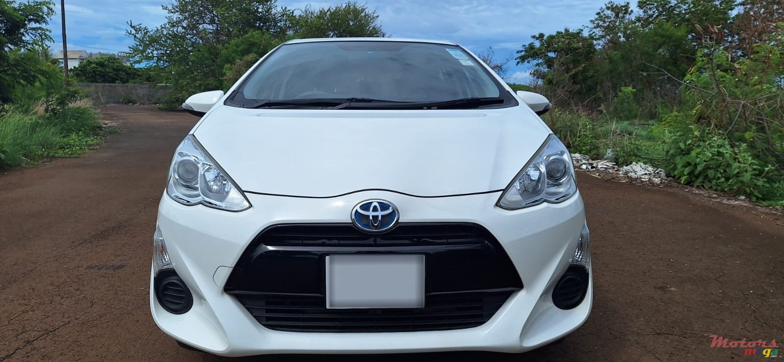 2015' Toyota Aqua photo #1