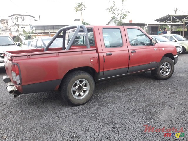 2000' Nissan 2x4 photo #3