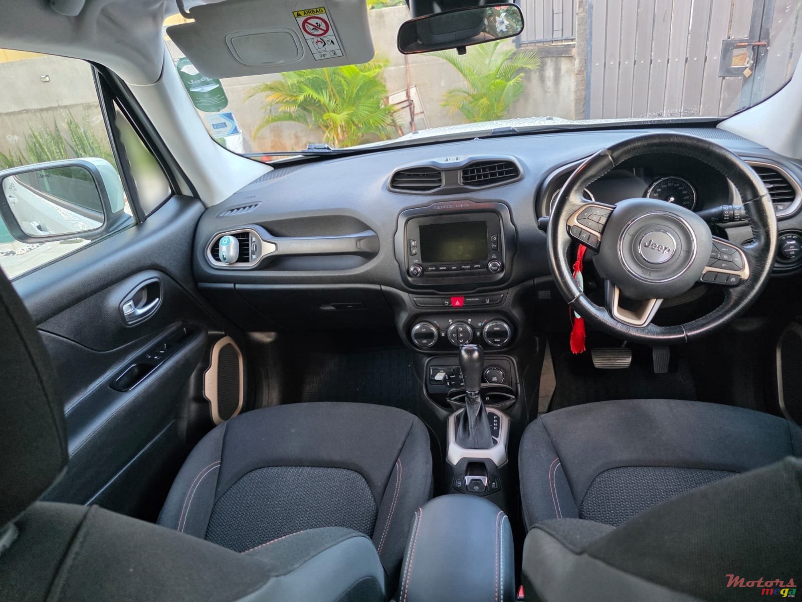 2018' Jeep Renegade photo #5