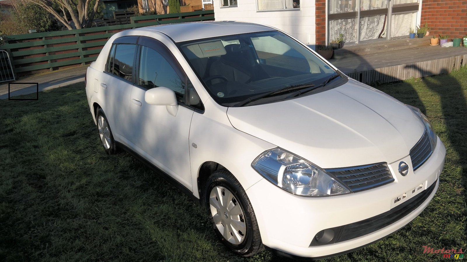 2007' Nissan Tiida photo #1