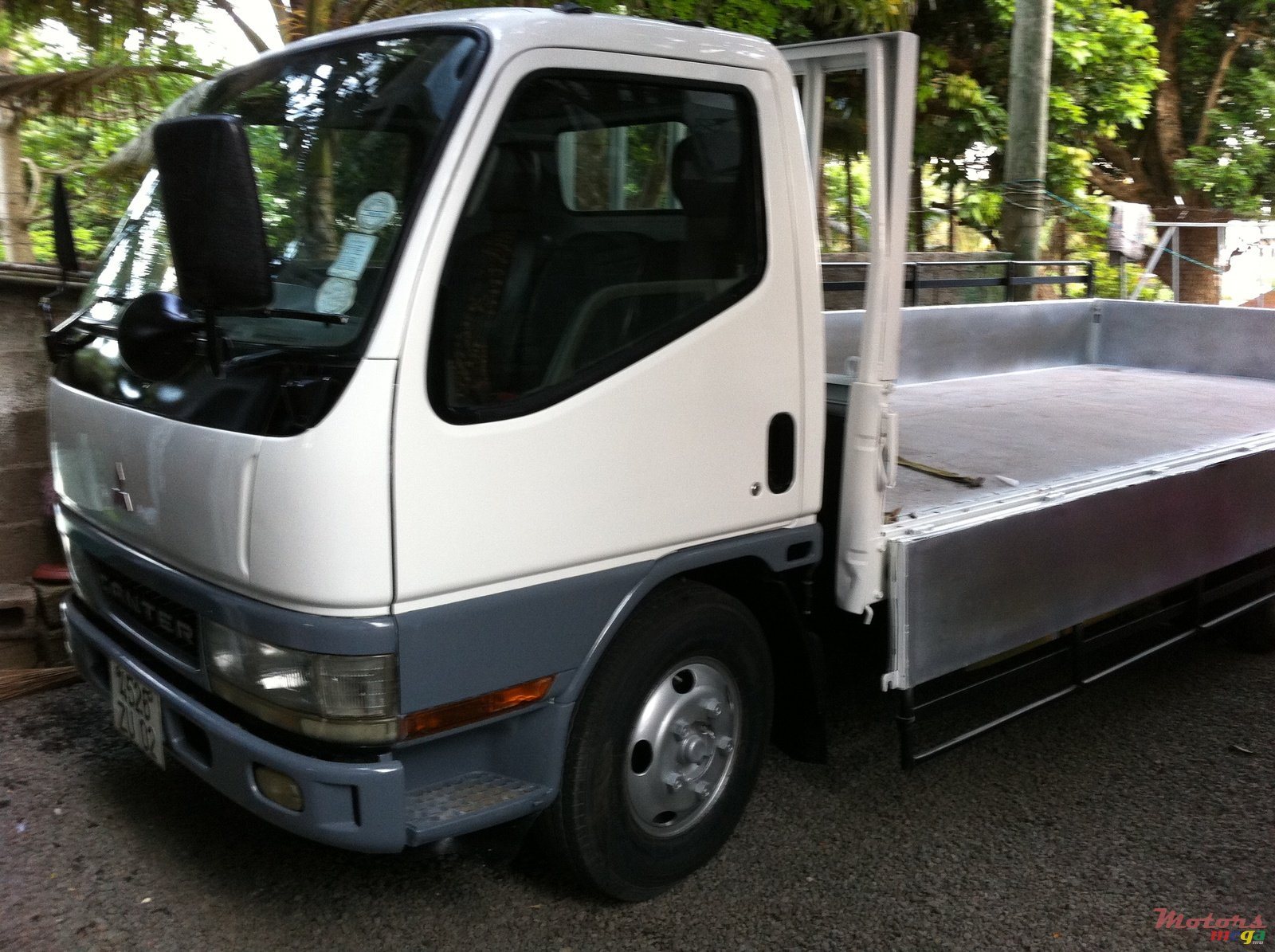 2002' Mitsubishi Canter photo #1
