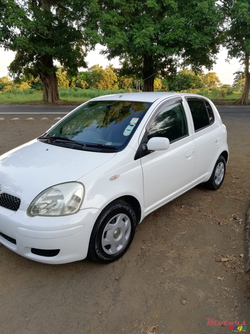 2002' Toyota Vitz automatic photo #1