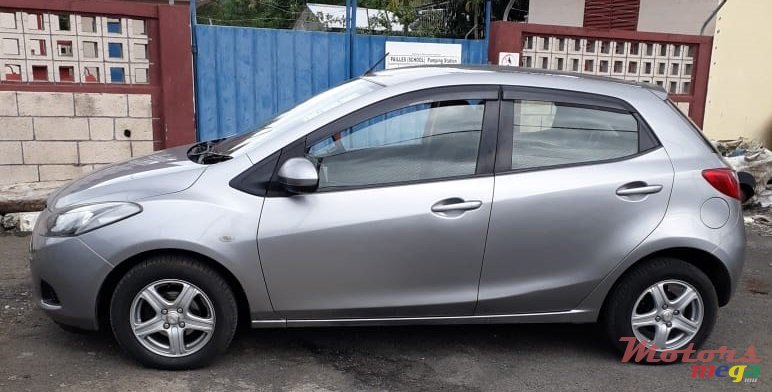 2010' Mazda Demio Full Option photo #3