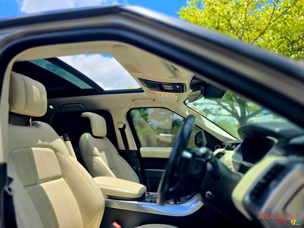 2020' Land Rover Range Rover Sport Plug in hybrid P400E photo #6