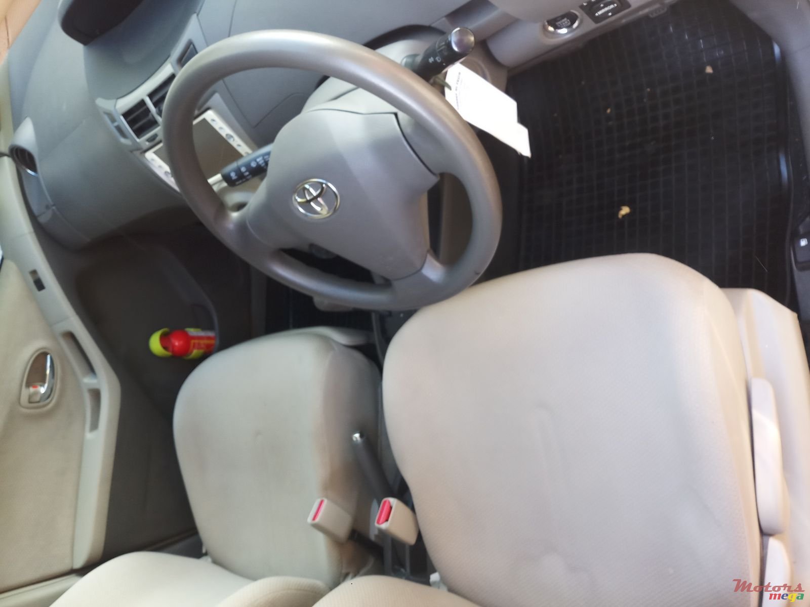 2010' Toyota Vitz photo #6