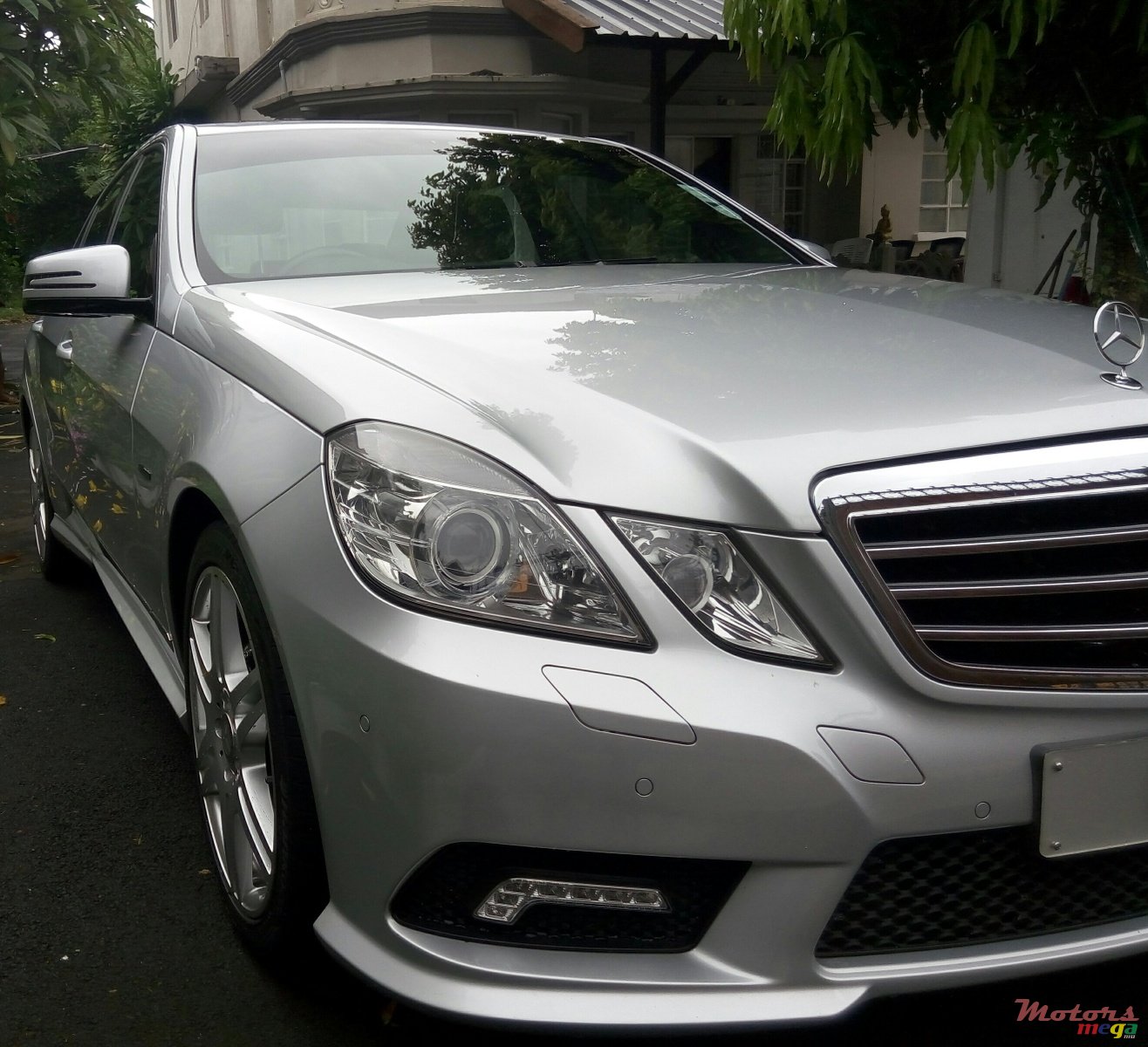 2010' Mercedes-Benz E-Class Sport Amg photo #2