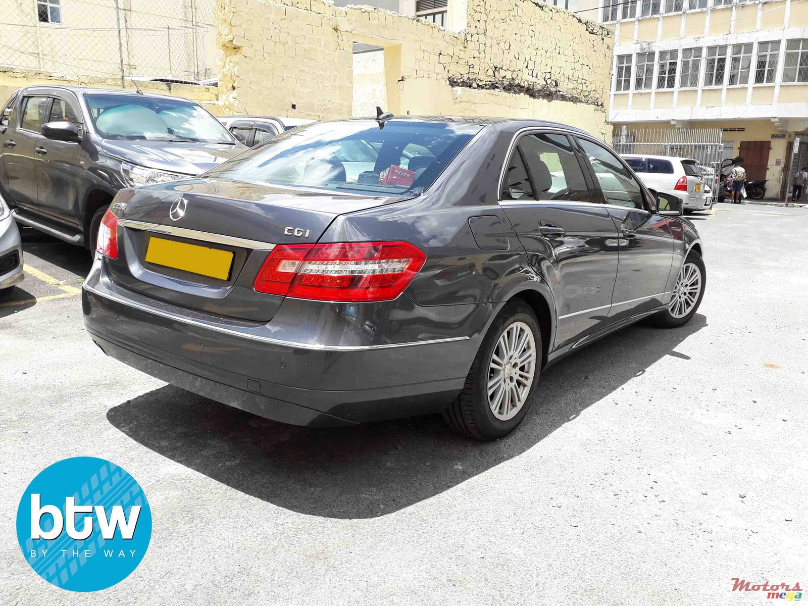 2009' Mercedes-Benz E-Class photo #3