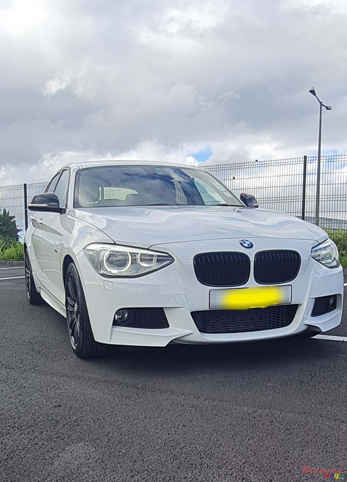 2013' BMW 1 Series 5 Door photo #3