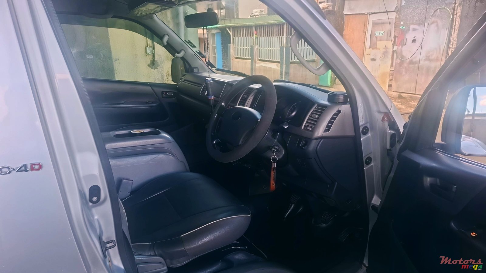 2010' Toyota HIACE GL photo #6