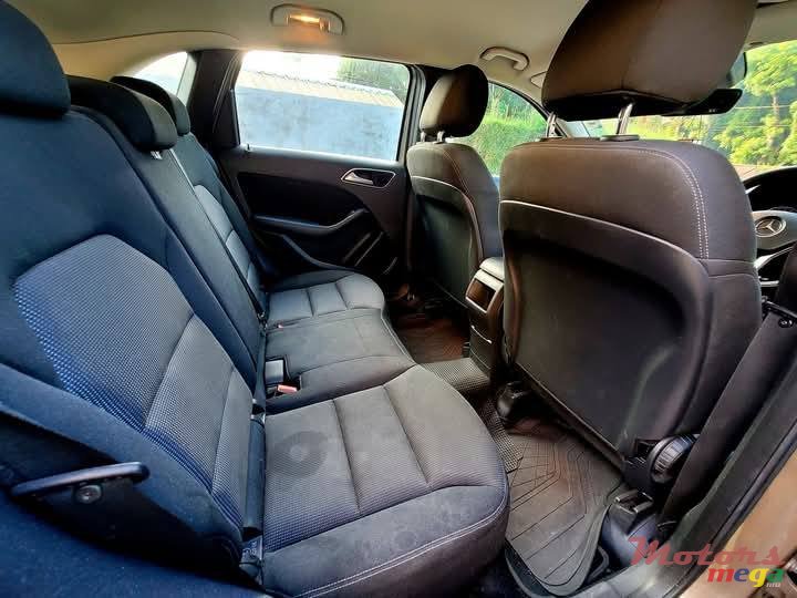 2012' Mercedes-Benz B 180 photo #5