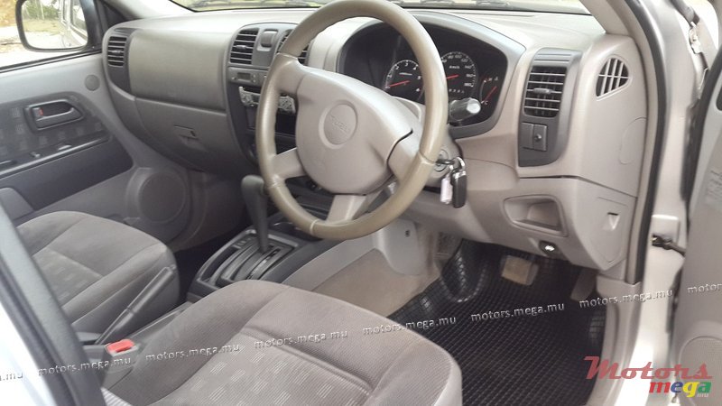 2004' Isuzu (LS) DMAX 4x4 photo #5