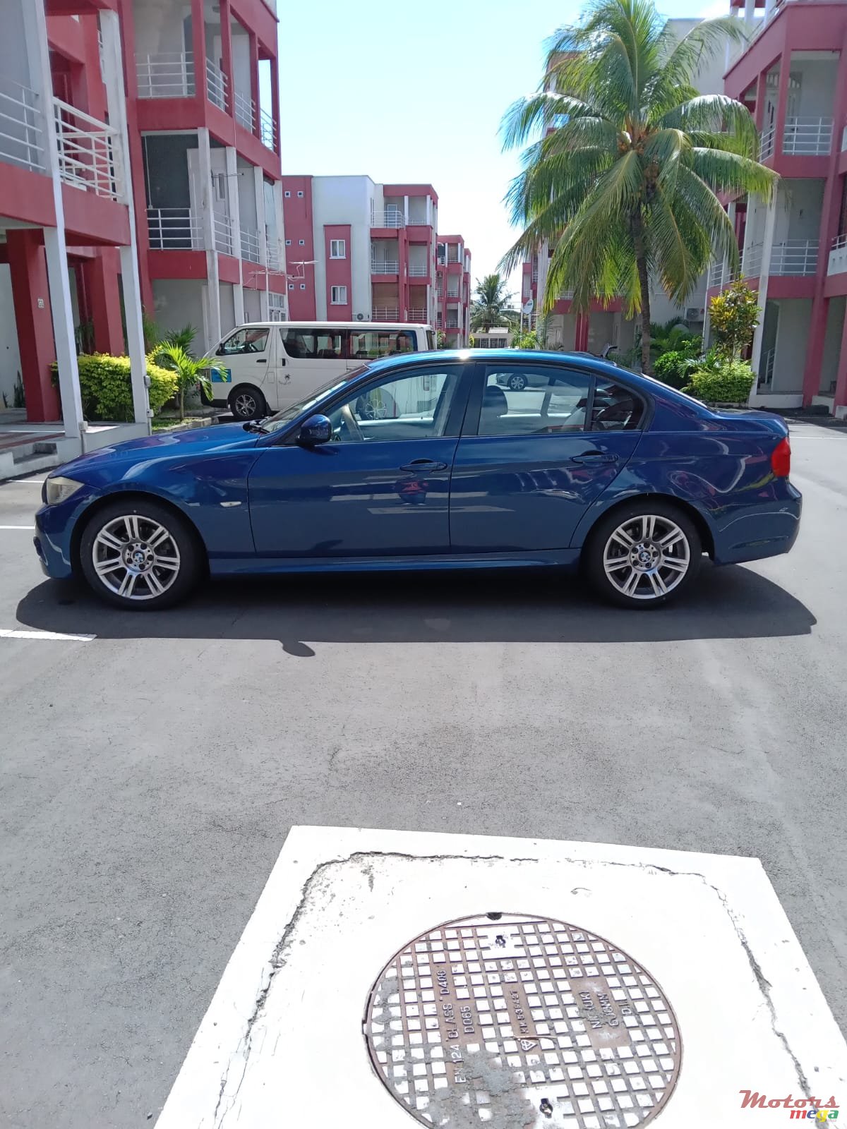 2011' BMW 320 photo #4