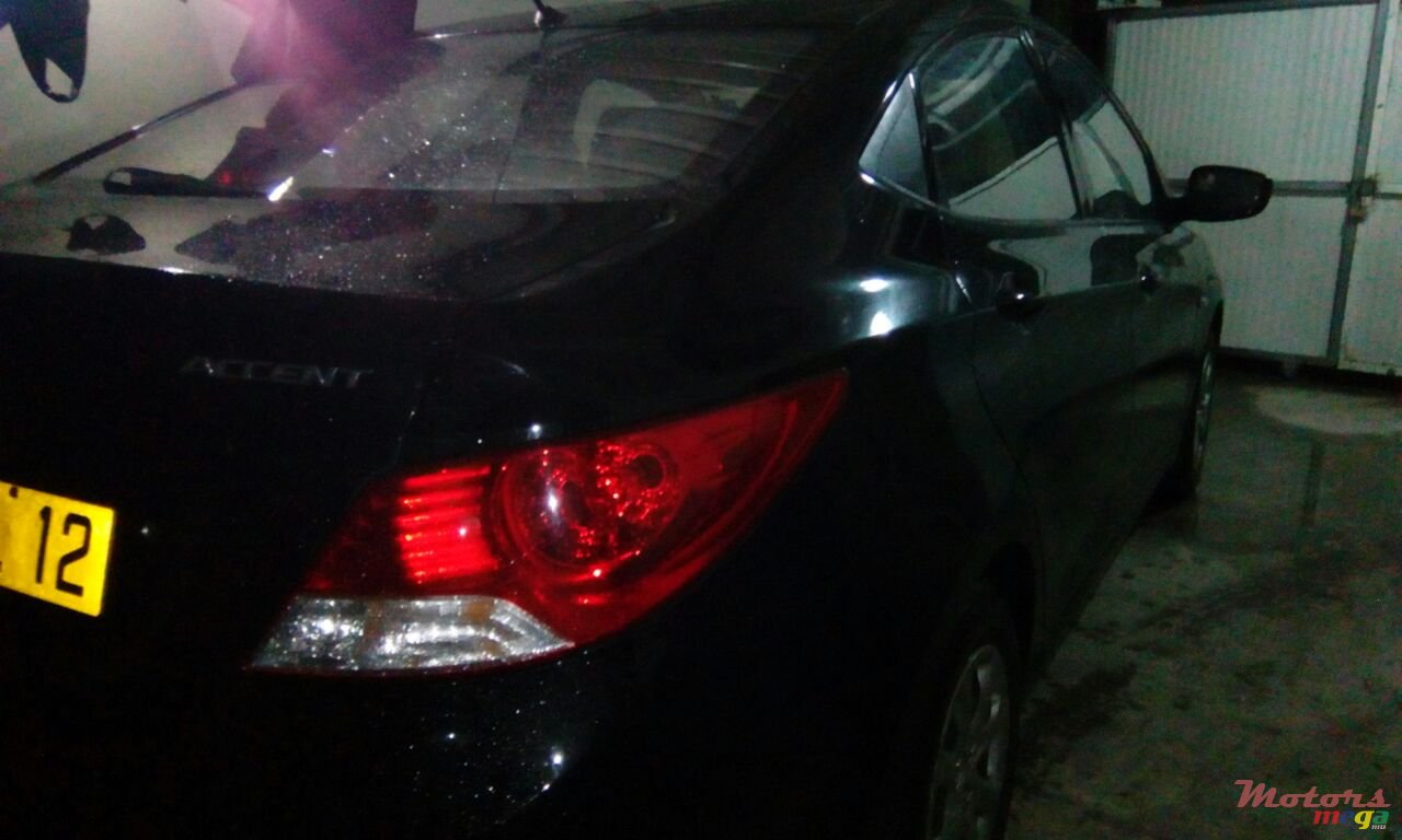 2012' Hyundai Accent photo #3