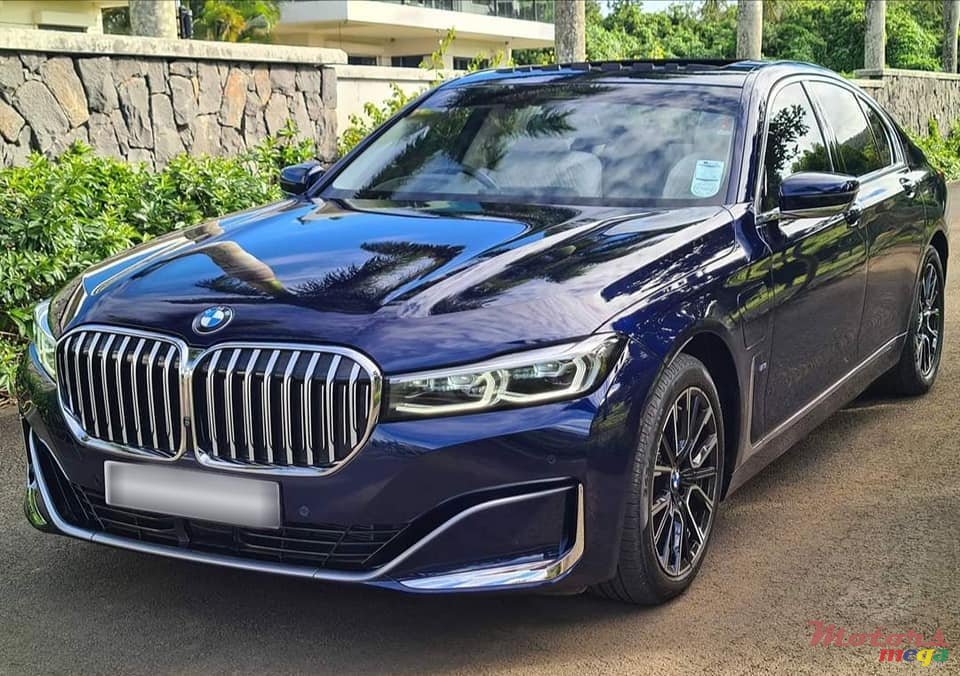 2020' BMW 7 Series 745e photo #1