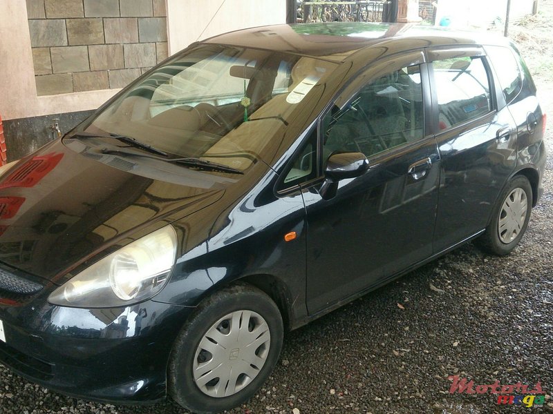 2004' Honda Fit photo #2