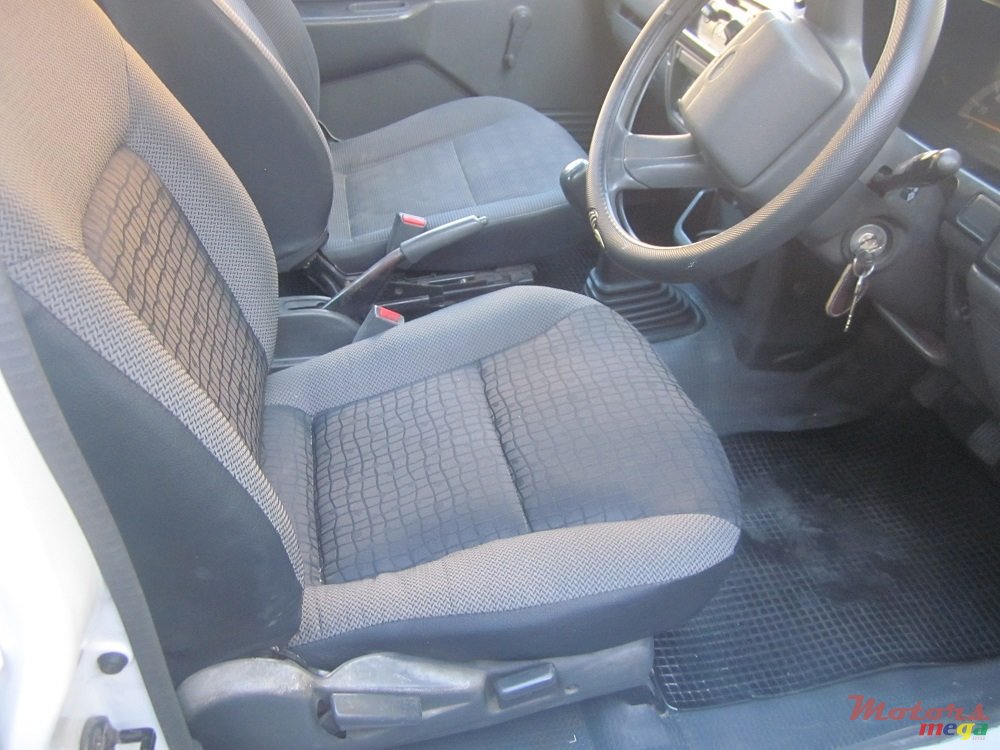 2004' Mitsubishi L200 2x4 photo #5