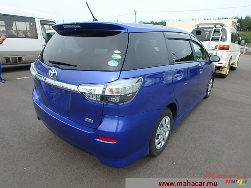 2012' Toyota Wish  photo #2