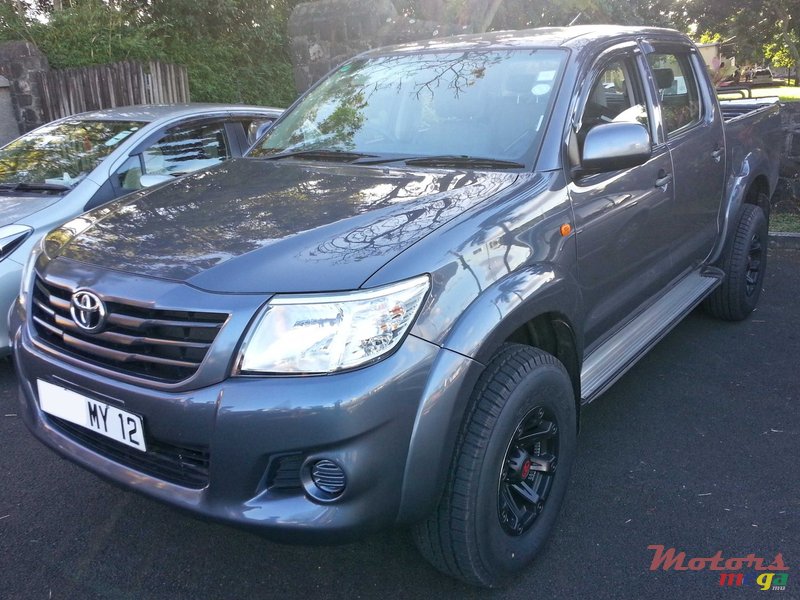 2012' Toyota Hilux photo #2