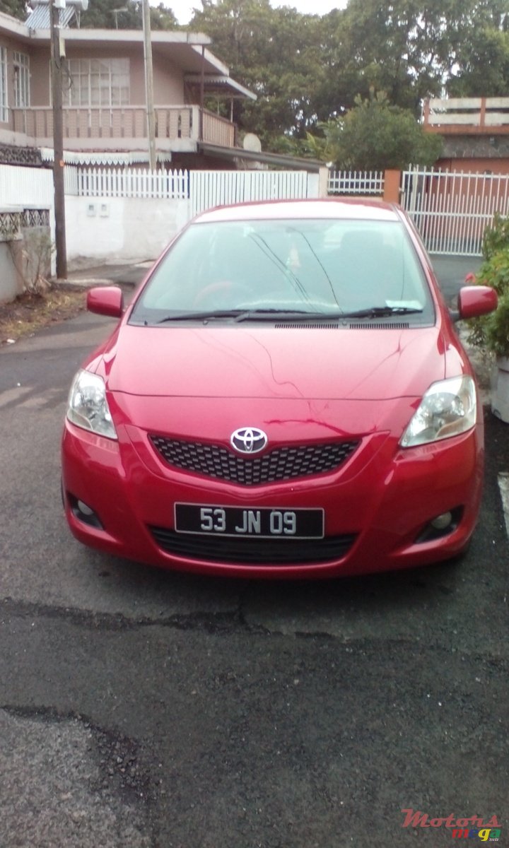 2009' Toyota Yaris photo #1