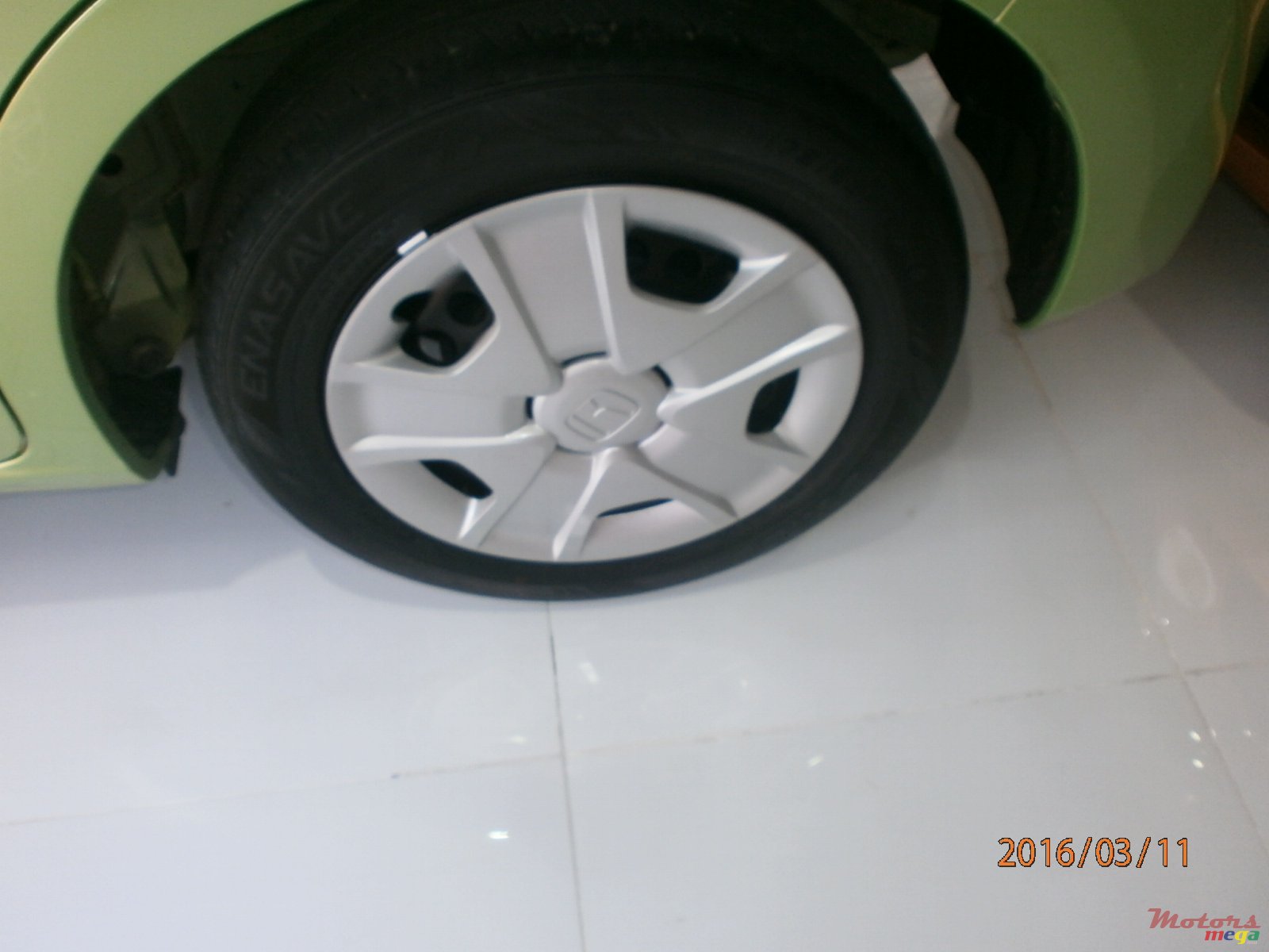 2012' Honda Fit hybrid photo #7