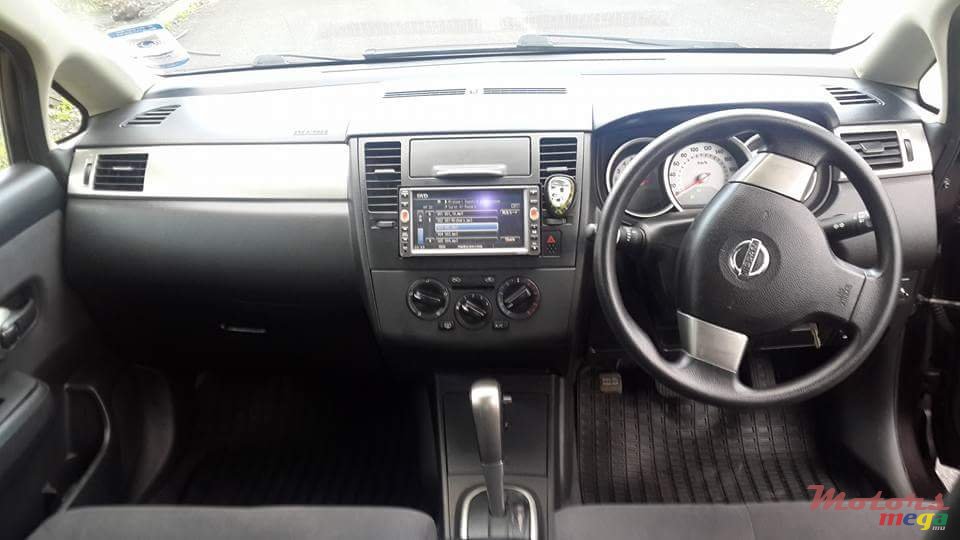 2012' Nissan Tiida Hatchback photo #3