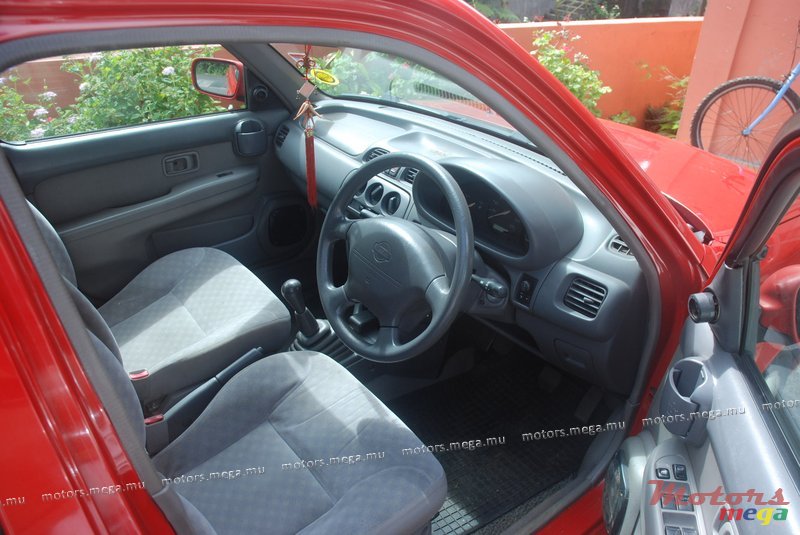 2001' Nissan photo #3