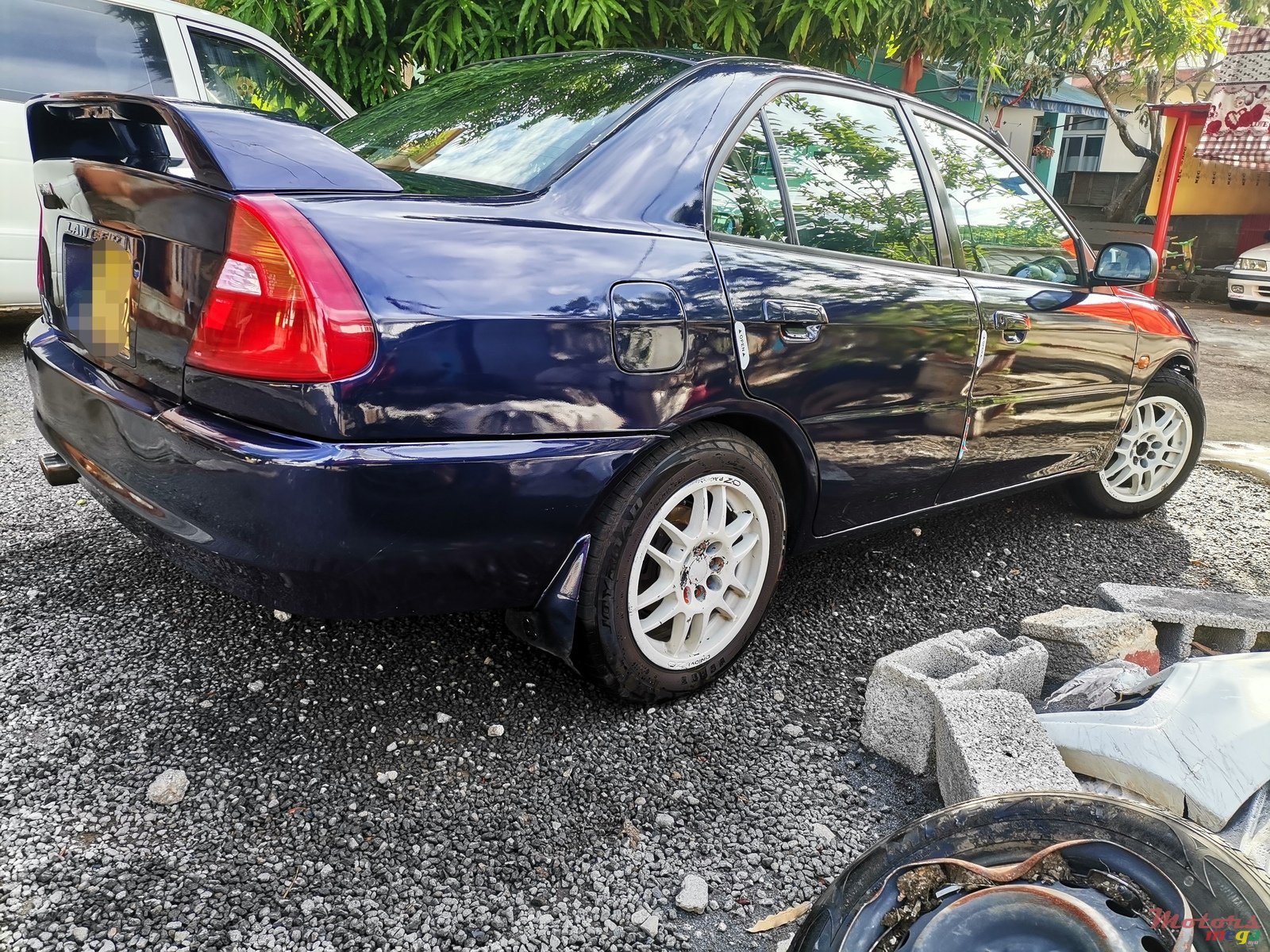 2000' Mitsubishi Lancer photo #2