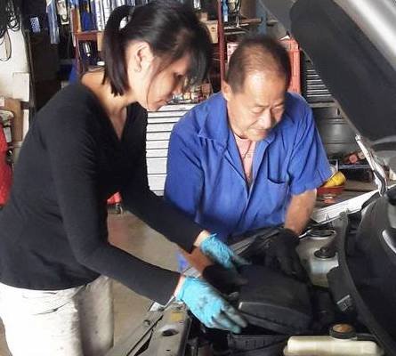 Mu Rong Chan, mécanicienne automobile : De l’enseignement du mandarin au cambouis des moteurs