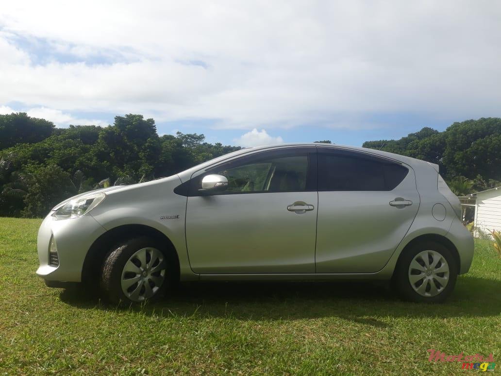 2013' Toyota Aqua photo #1