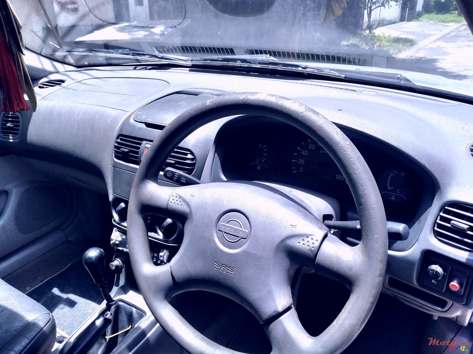 1999' Nissan Sunny photo #1