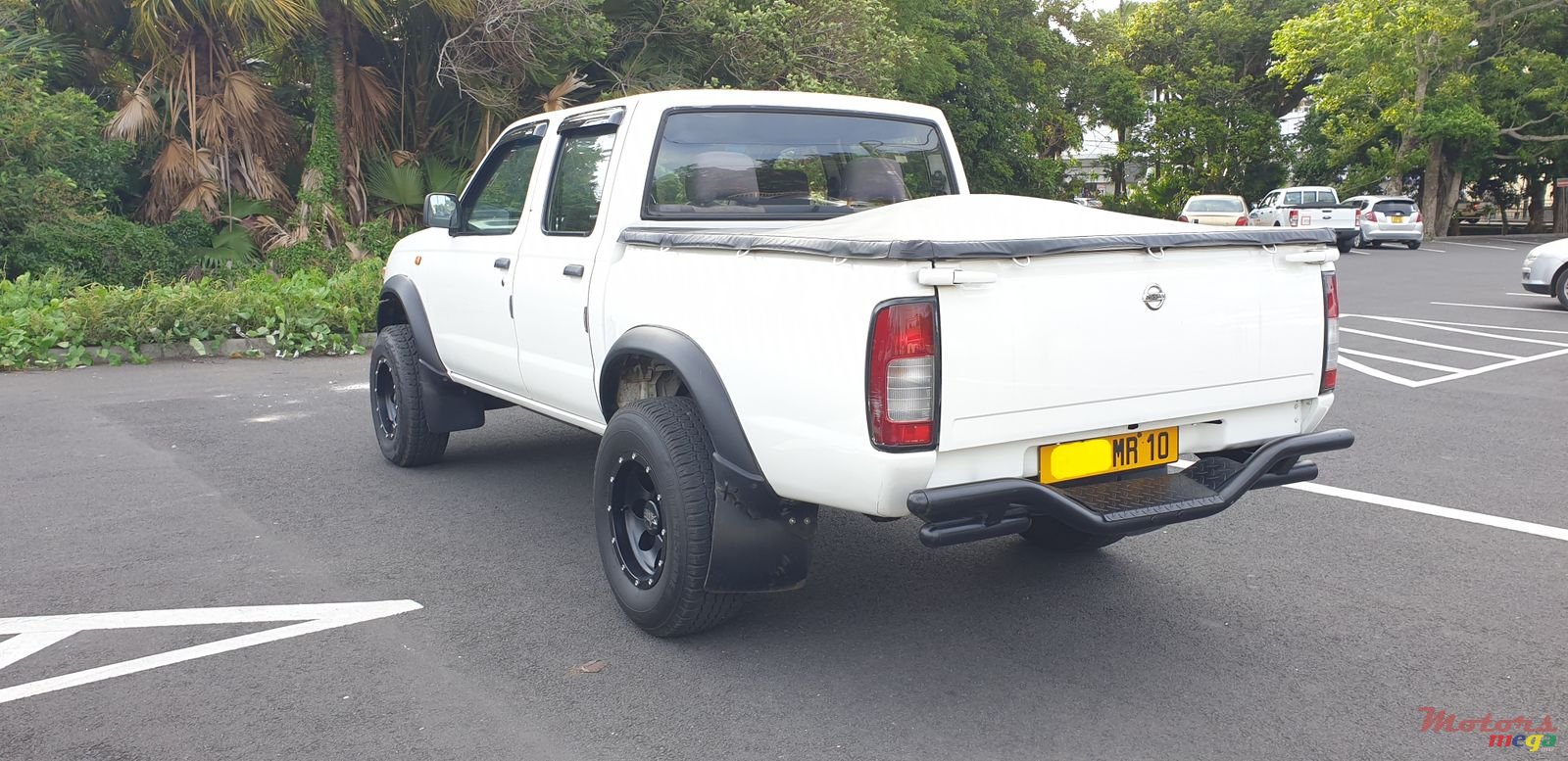 2010' Nissan Hardbody photo #2