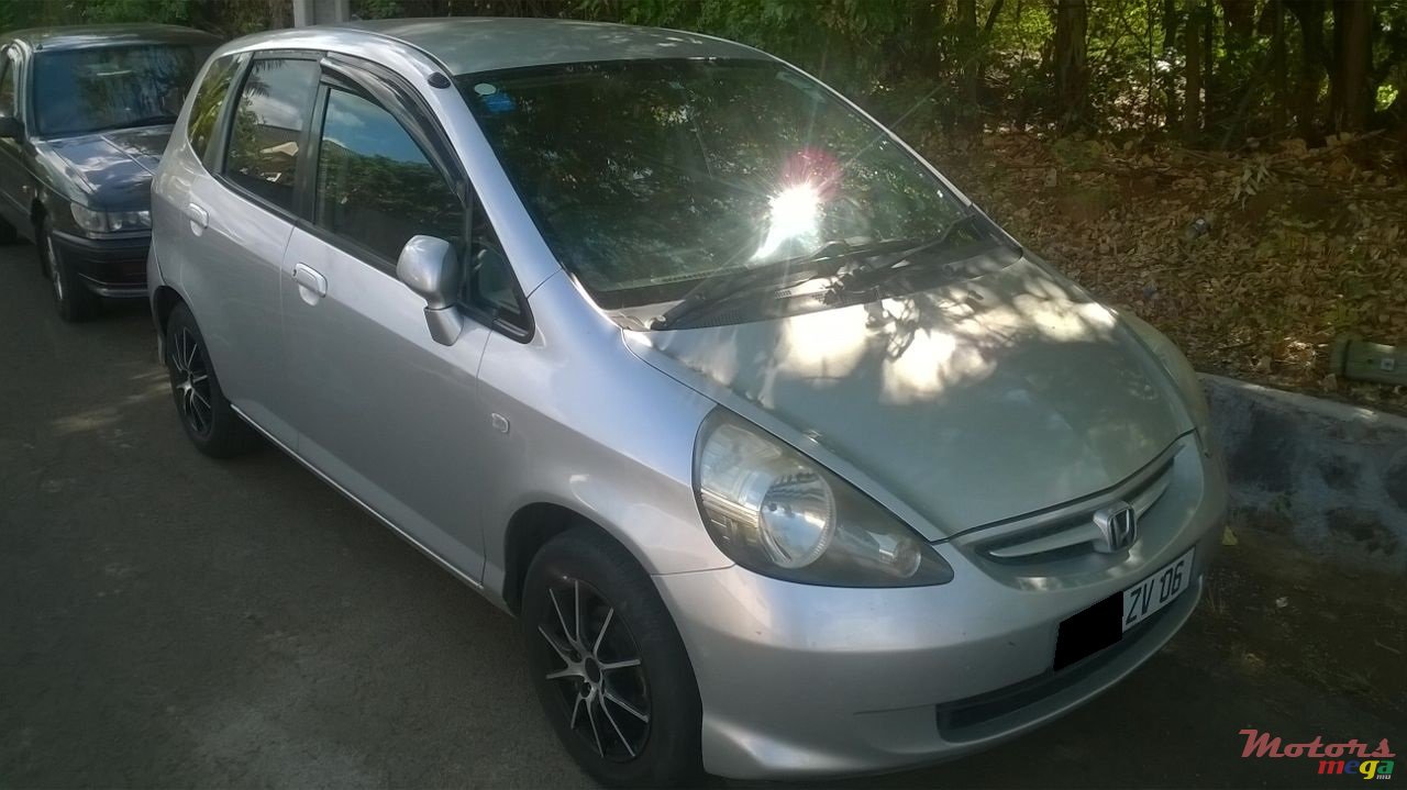 2006' Honda Fit photo #1