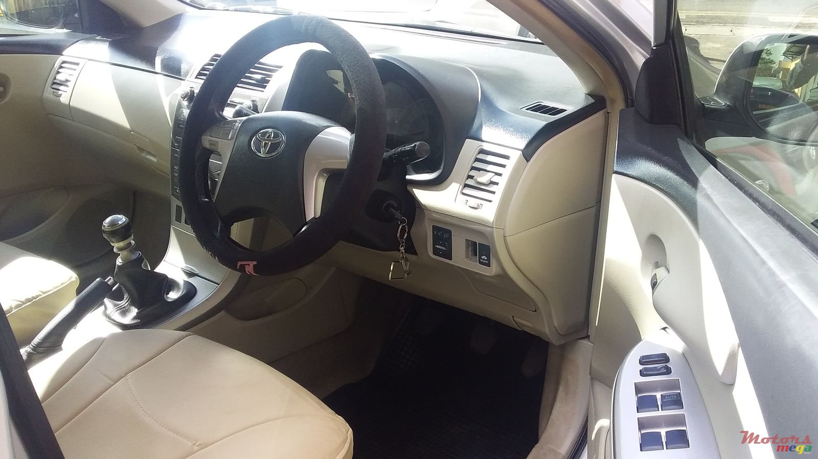 2012' Toyota Corolla LX photo #3