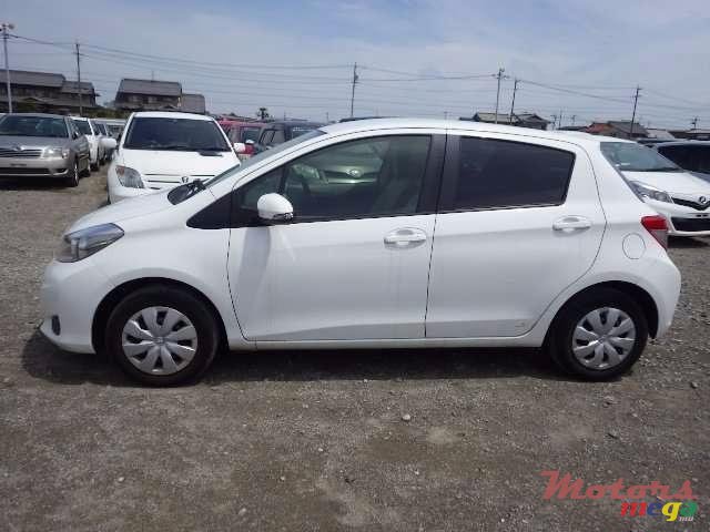 2014' Toyota Vitz photo #3