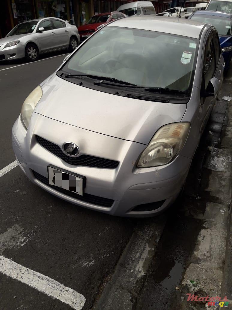 2009' Toyota Vitz photo #2