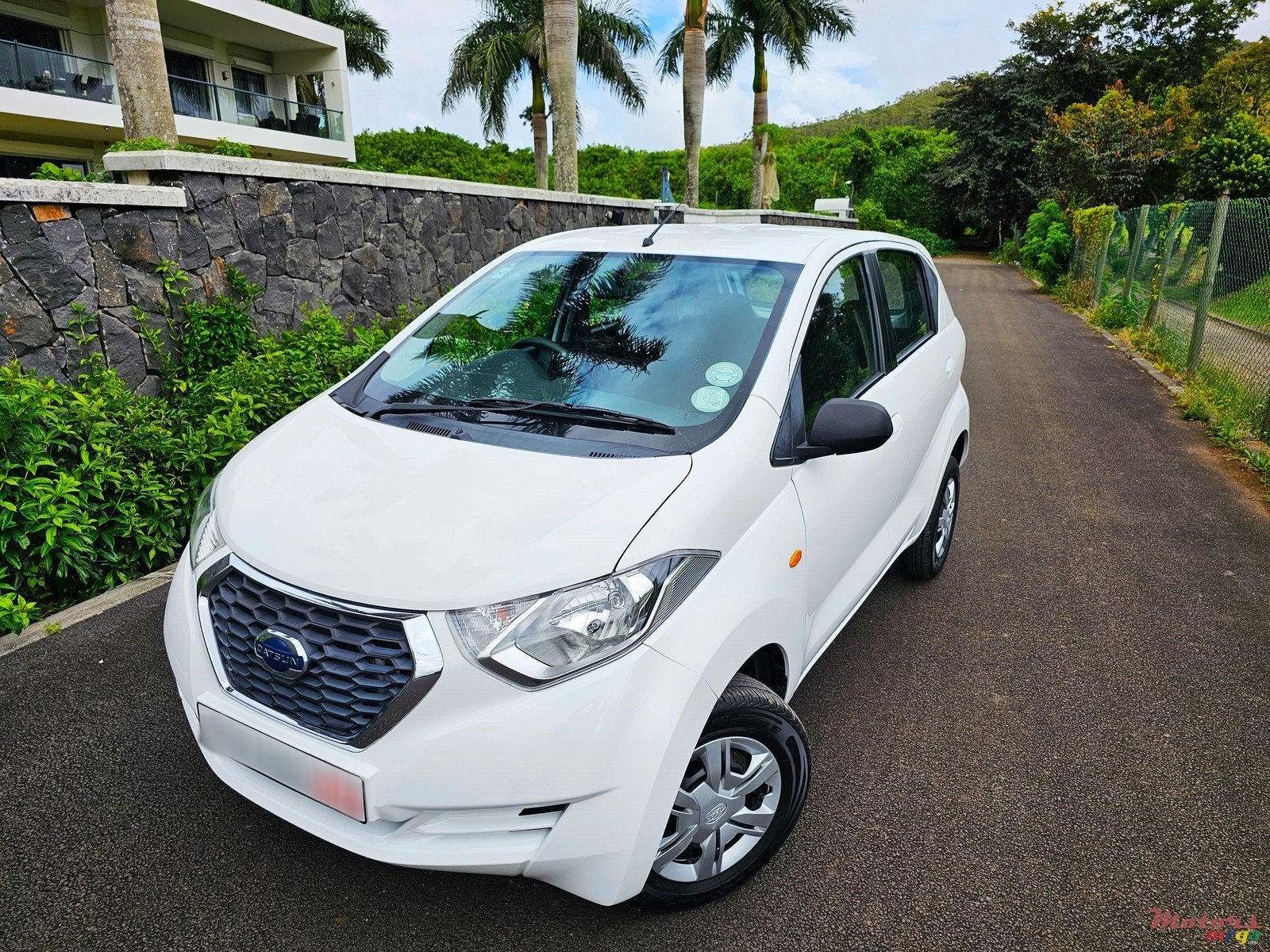 2022' Datsun Redi-Go 1.0 photo #1