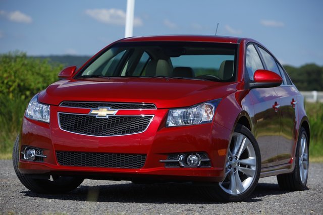 2012 Chevrolet Cruze gets fuel economy bump, more standard equipment