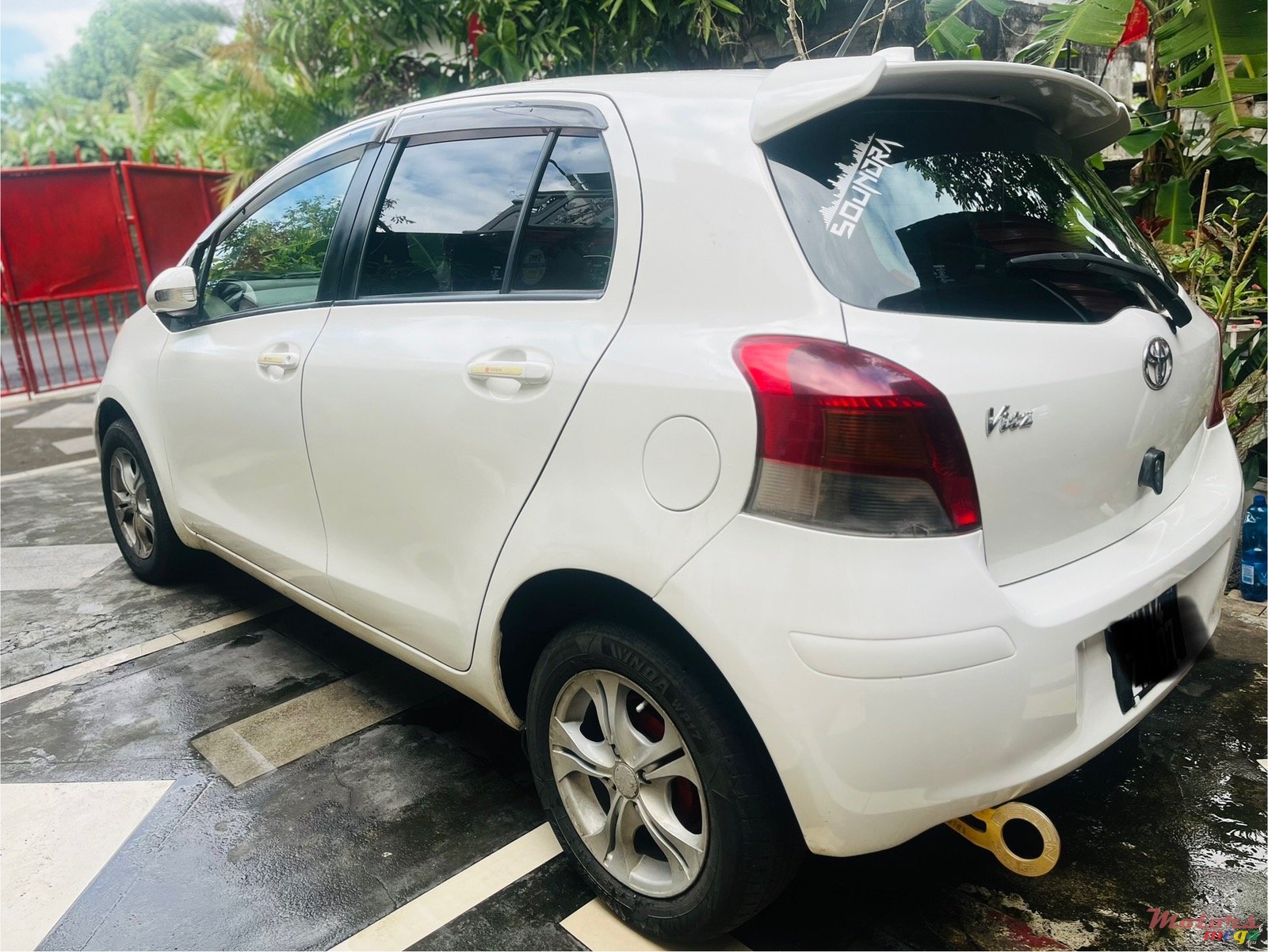 2007' Toyota Vitz photo #2