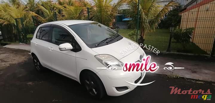 2008' Toyota Vitz photo #1