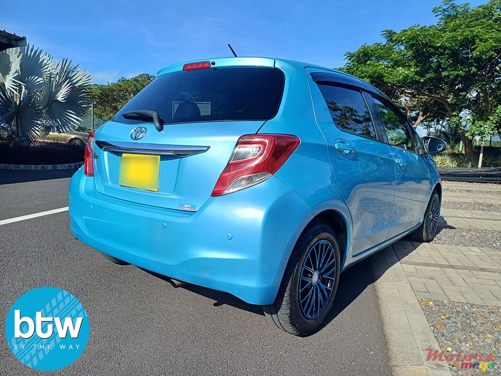 2015' Toyota Vitz photo #3