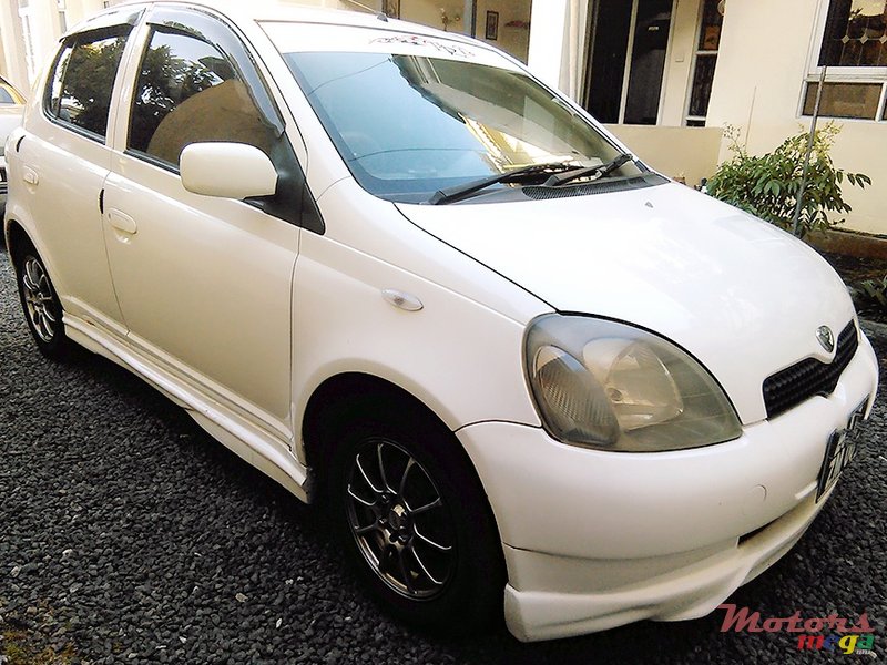 2000' Toyota Vitz photo #1